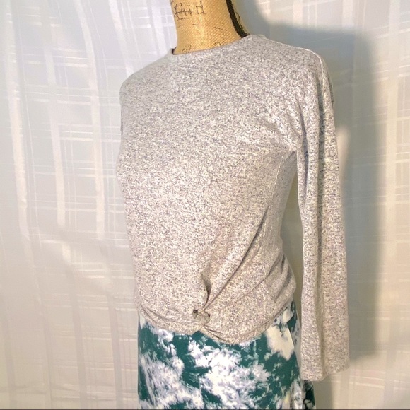 Gap kids Lg or Women’s Sm/Med gray top - Picture 2 of 8